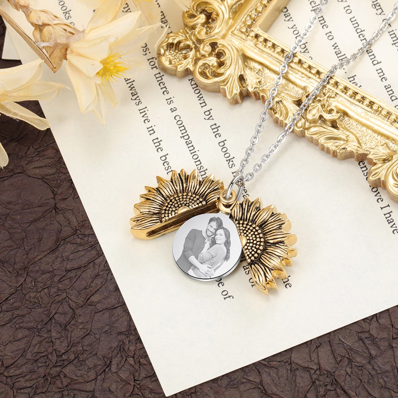 Personalized Sunflower Necklace, Custom Engraved Photo Memory Necklace for Mom, Picture Memorial Locket Necklace, Christmas Gifts for Her
