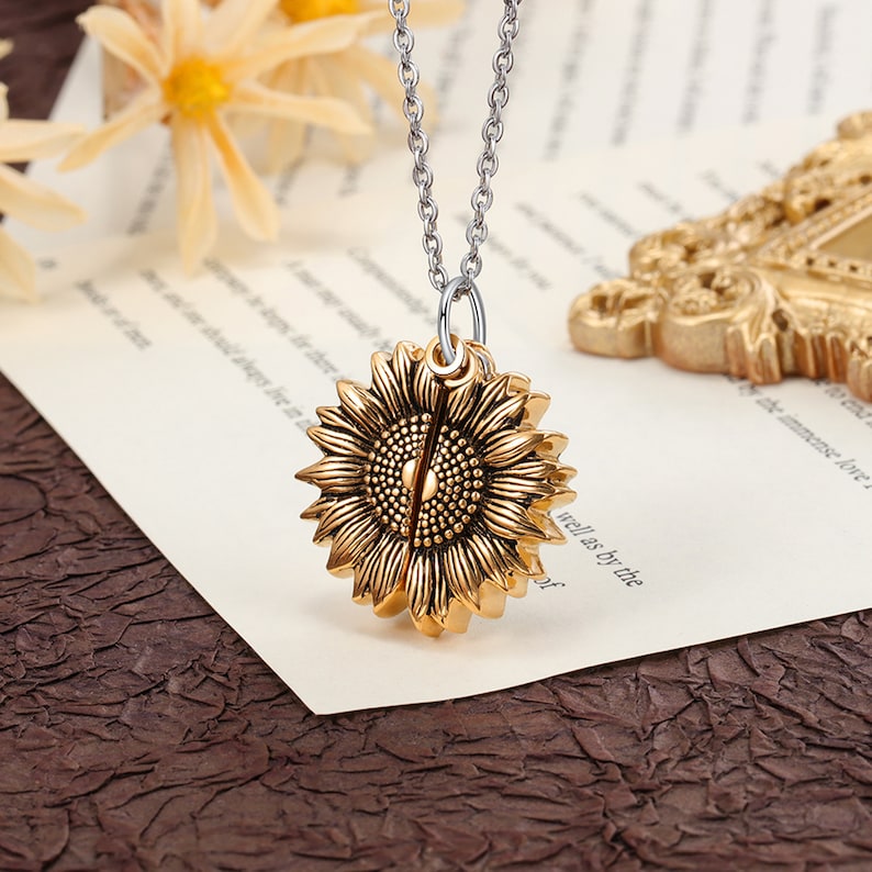 Personalized Sunflower Necklace, Custom Engraved Photo Memory Necklace for Mom, Picture Memorial Locket Necklace, Christmas Gifts for Her
